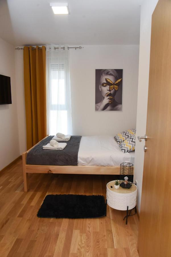 Millenium Apartment Соко Баня Екстериор снимка